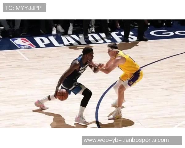 小里弗斯称赞克莱传奇地位现阶段只为热爱篮球而战 小里弗斯称赞克莱传奇地位现阶段只为热爱篮球而战