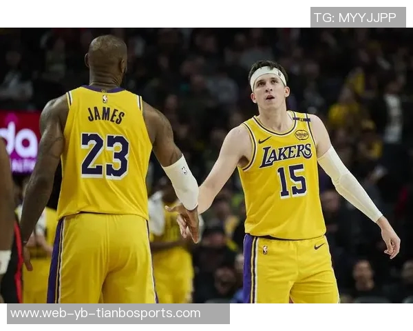 里夫斯赛后第一时间告知詹姆斯我曾为他们父子送出空接精彩瞬间 里夫斯赛后第一时间告知詹姆斯我曾为他们父子送出空接精彩瞬间