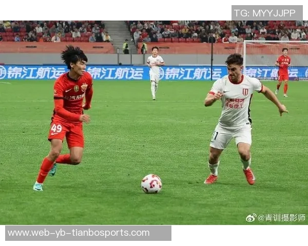 上海海港足球俱乐部青训技术比武活动精彩上演展现年轻球员实力与潜力 上海海港足球俱乐部青训技术比武活动精彩上演展现年轻球员实力与潜力