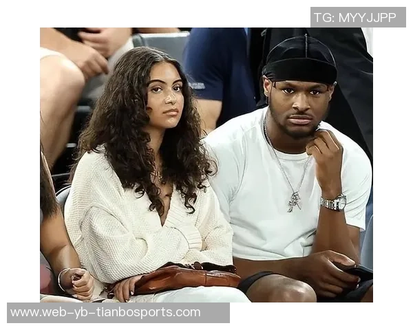 阿里纳斯调侃珍妮应感激布朗尼球衣销售足以支付老詹薪水 阿里纳斯调侃珍妮应感激布朗尼球衣销售足以支付老詹薪水